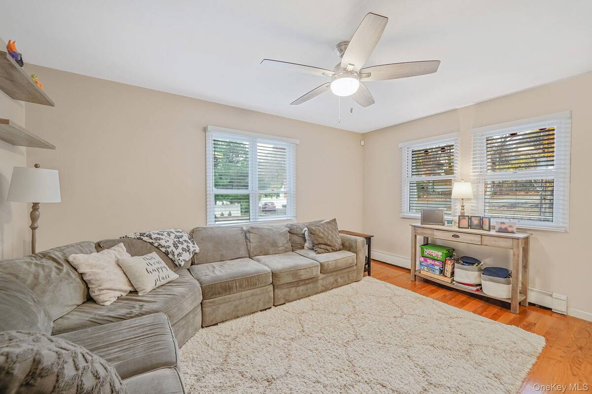 #7 photo, 4 Willow Road, Rocky Point , NY 11778