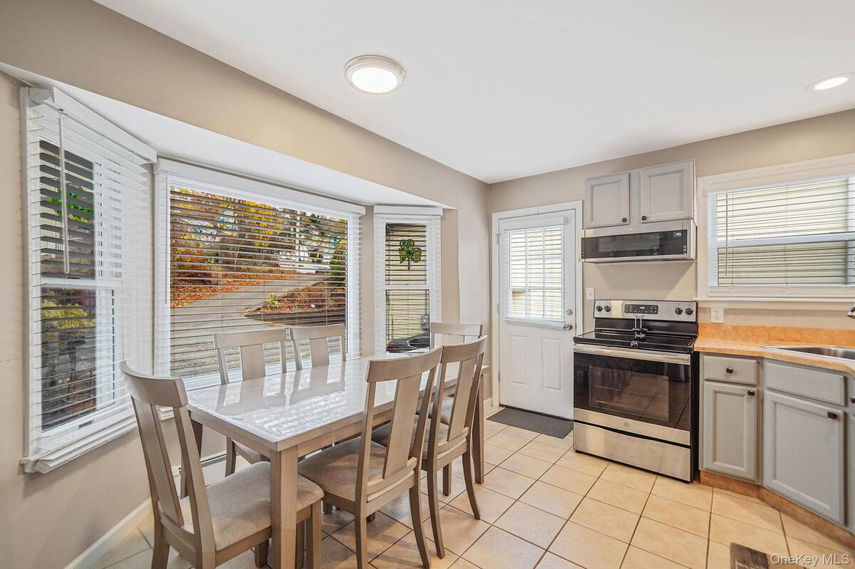 #8 photo, 4 Willow Road, Rocky Point , NY 11778