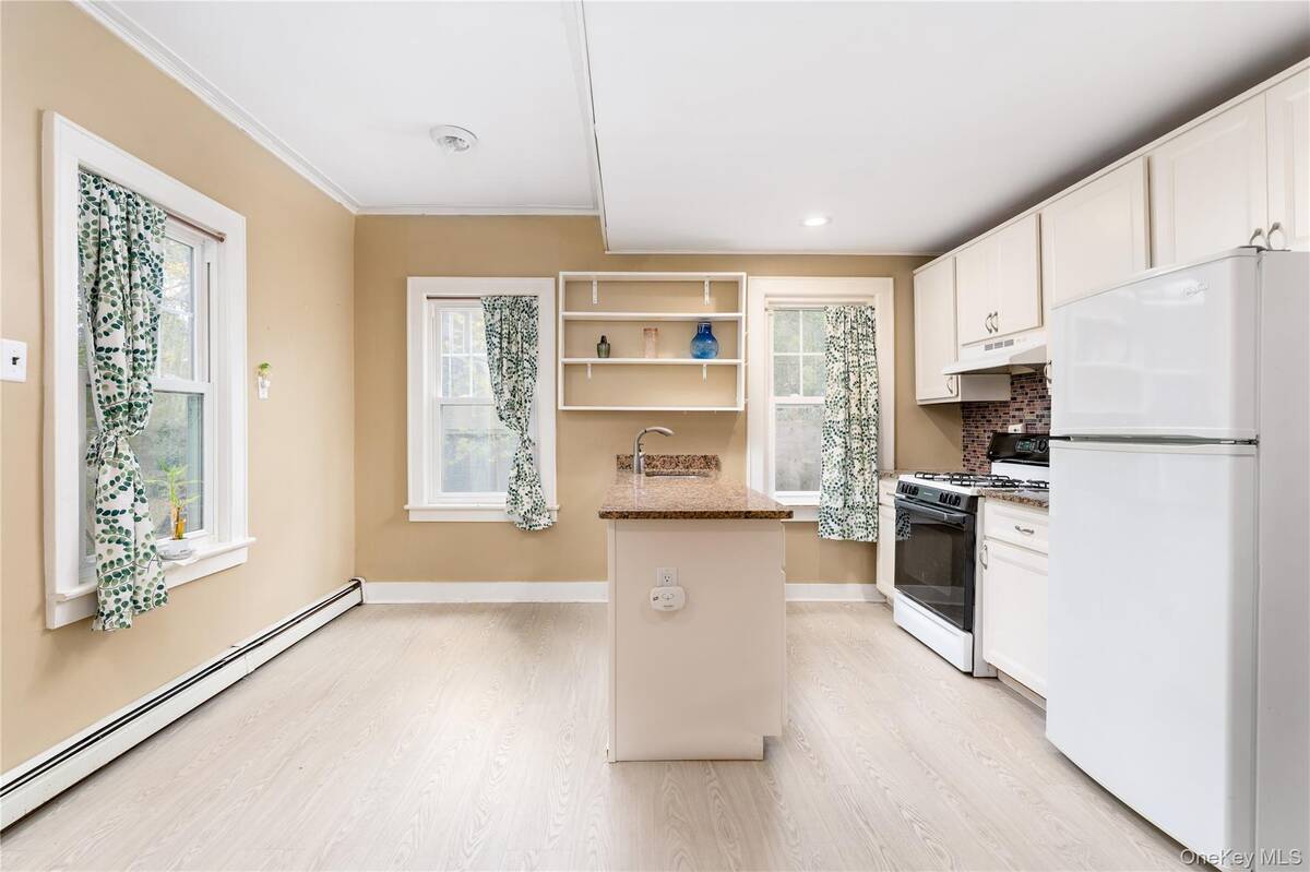 #7 photo, 20 Stony Road, Stony Brook , NY 11790