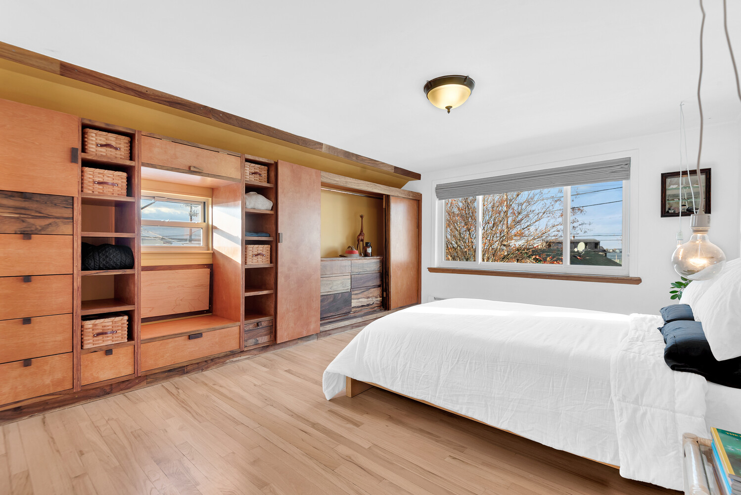 #4 photo, 345 DORMANS Court, Rockaway Beach , NY 11693