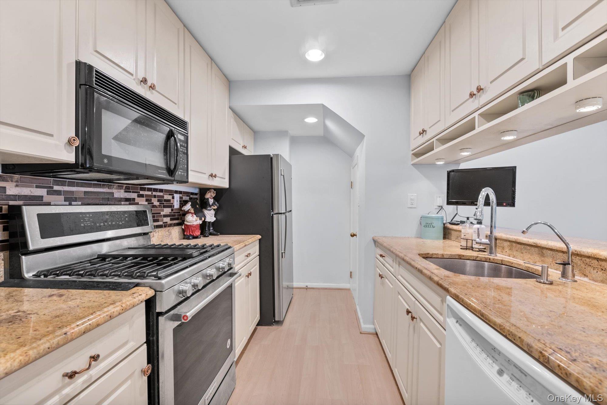 #6 photo, 242-25A Oak Park Drive, Douglaston , NY 11362