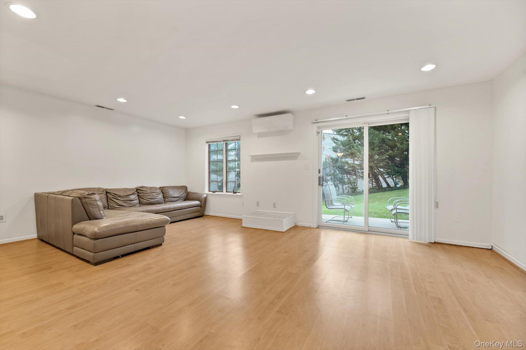 #12 photo, 242-29A Oak Park Drive, Douglaston , NY 11362