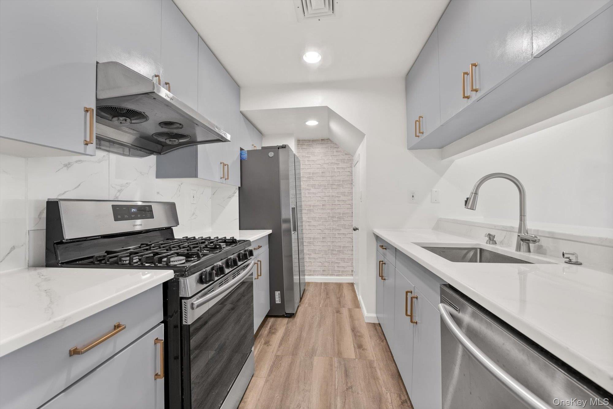 #6 photo, 242-29A Oak Park Drive, Douglaston , NY 11362