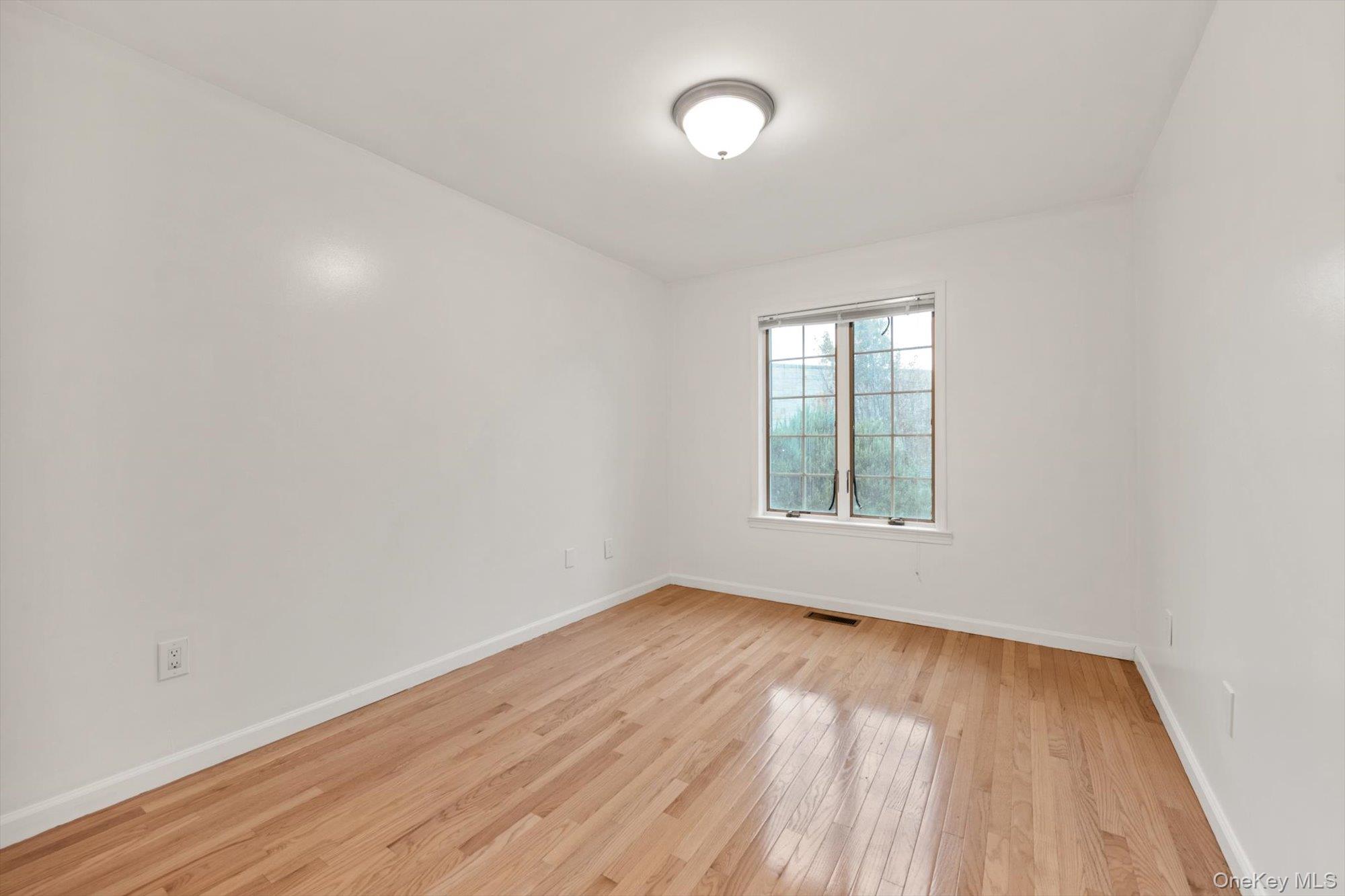 #7 photo, 242-29A Oak Park Drive, Douglaston , NY 11362