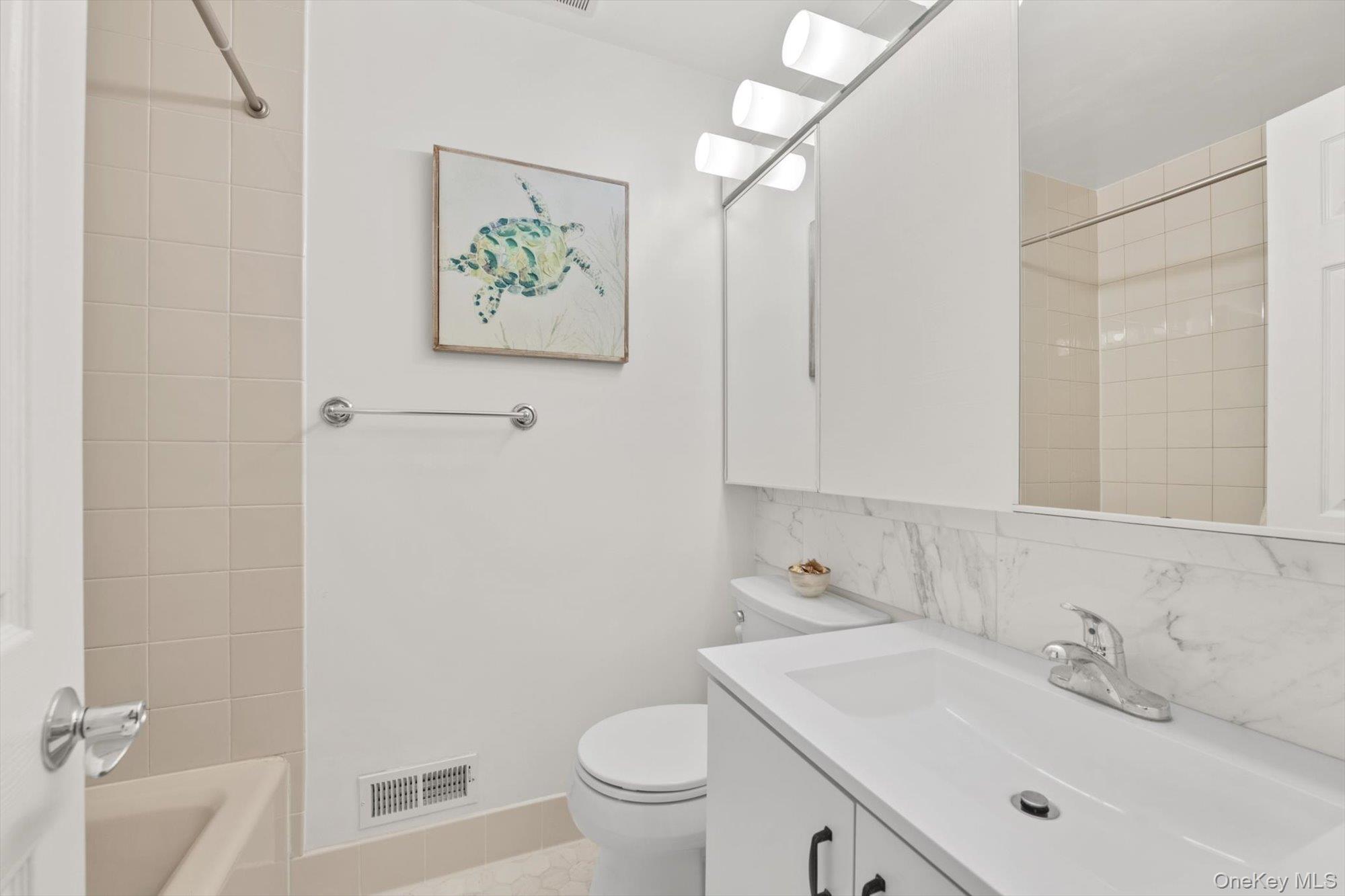 #8 photo, 242-29A Oak Park Drive, Douglaston , NY 11362