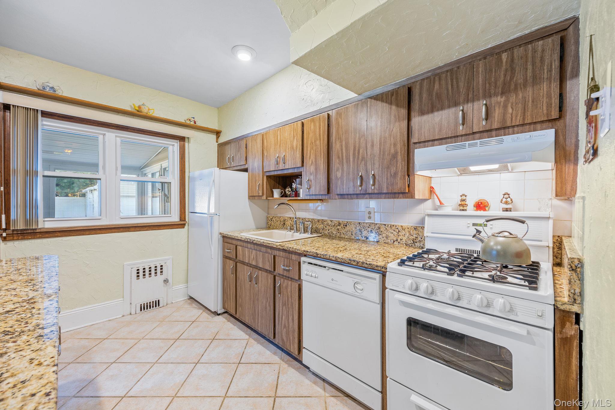 #8 photo, 88-30 Cooper Avenue, Glendale , NY 11385