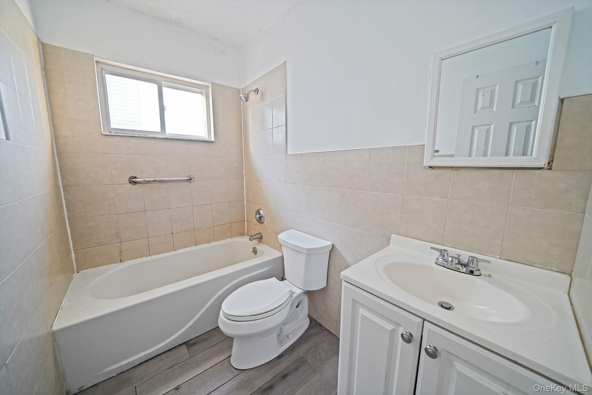 #18 photo, 110 2nd Avenue, Bay Shore , NY 11706