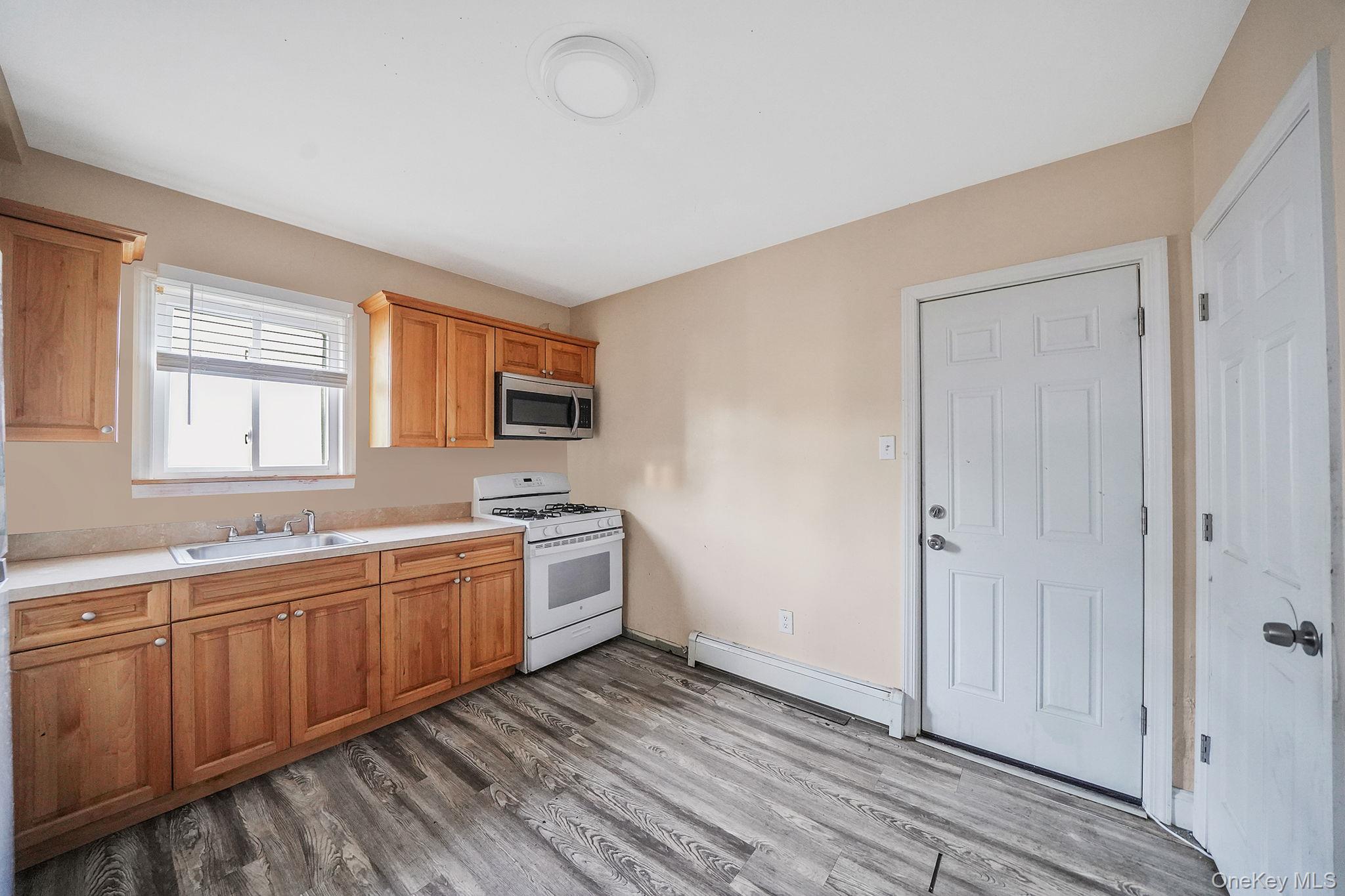 #9 photo, 110 2nd Avenue, Bay Shore , NY 11706