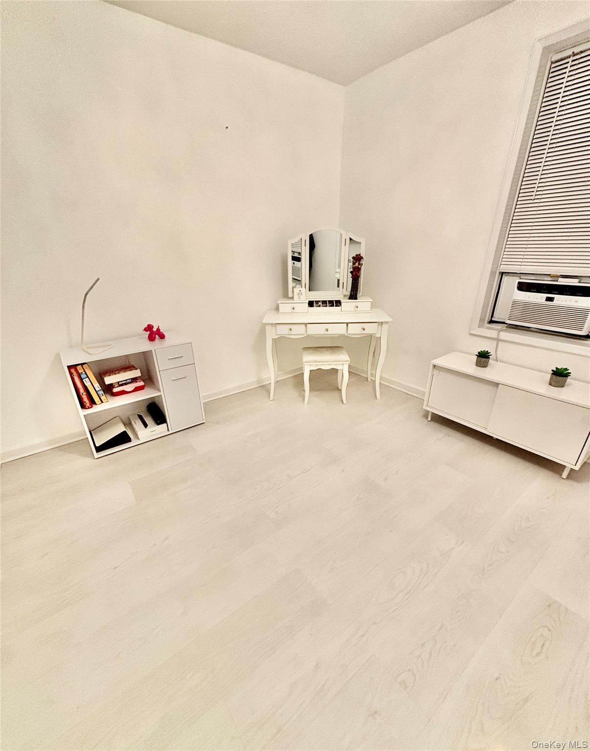 #18 photo, 16 N Broadway, White Plains , NY 10601