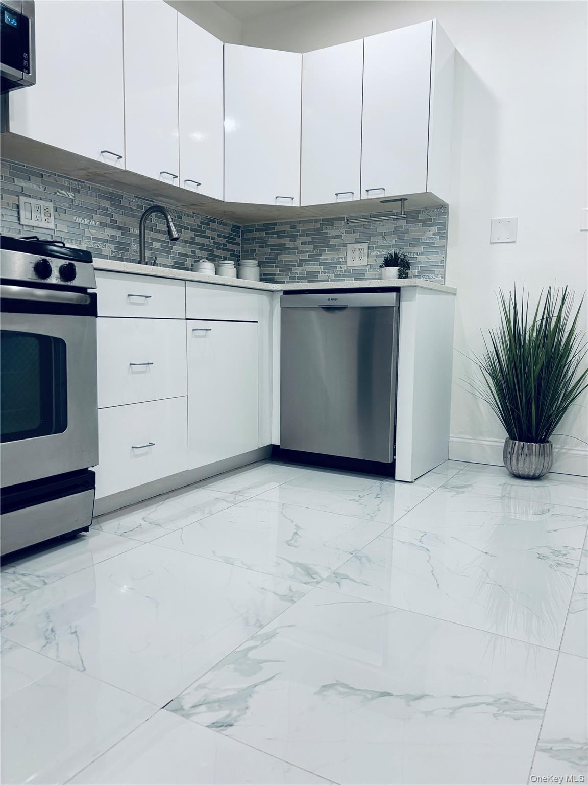 #6 photo, 16 N Broadway, White Plains , NY 10601