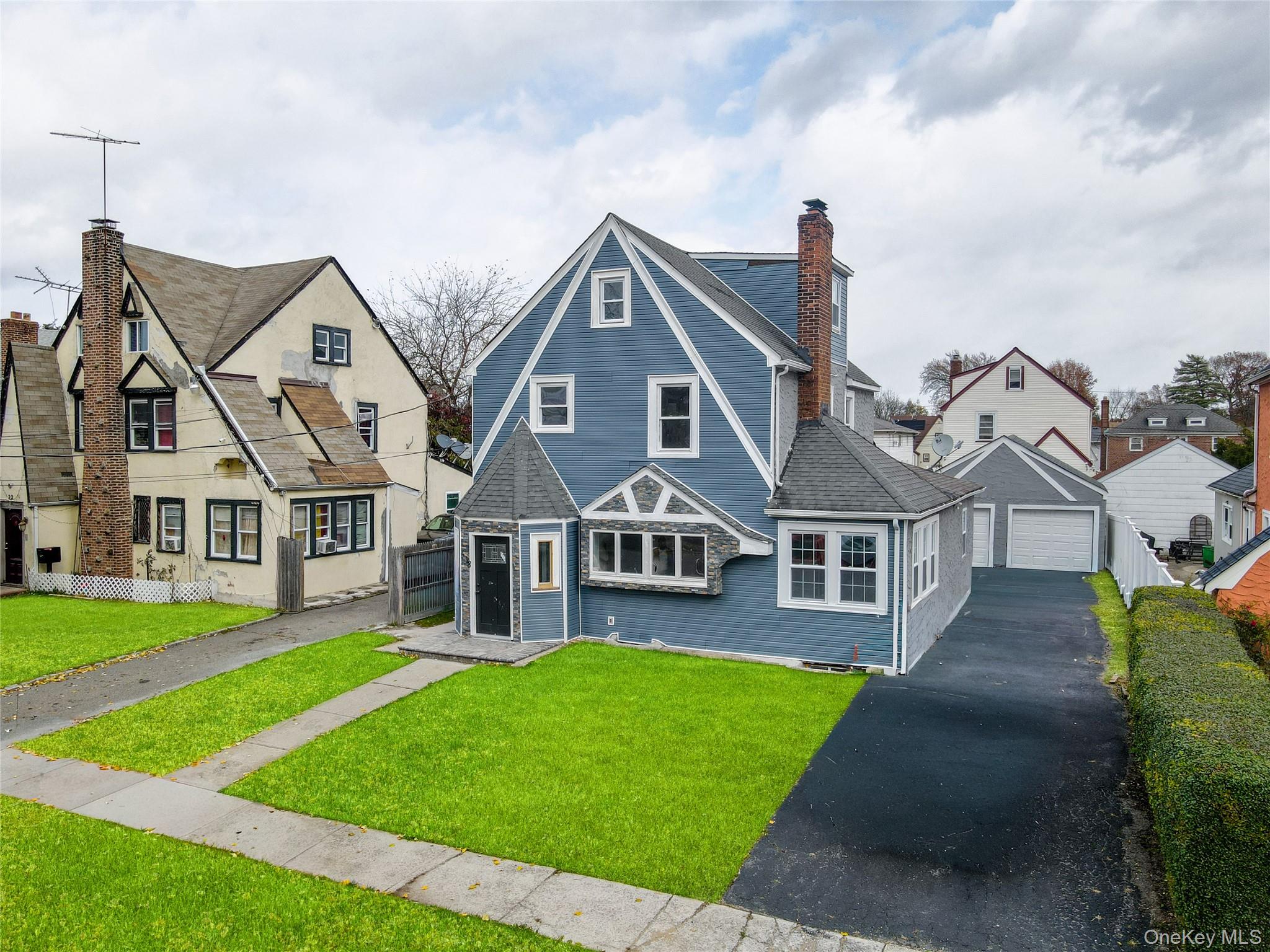 #1 photo, 28 Cornwall Lane, Hempstead , NY 11550