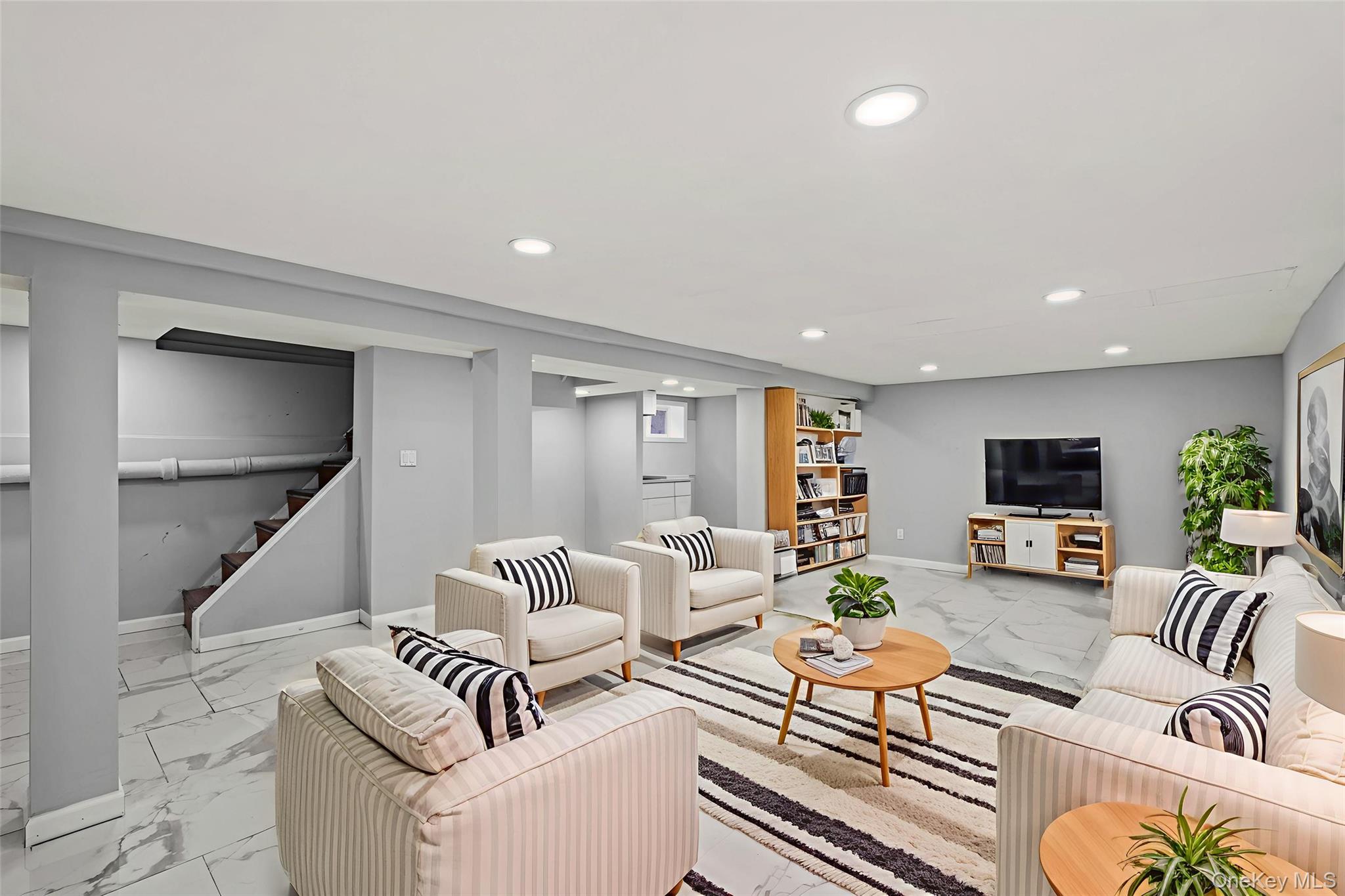 #12 photo, 28 Cornwall Lane, Hempstead , NY 11550