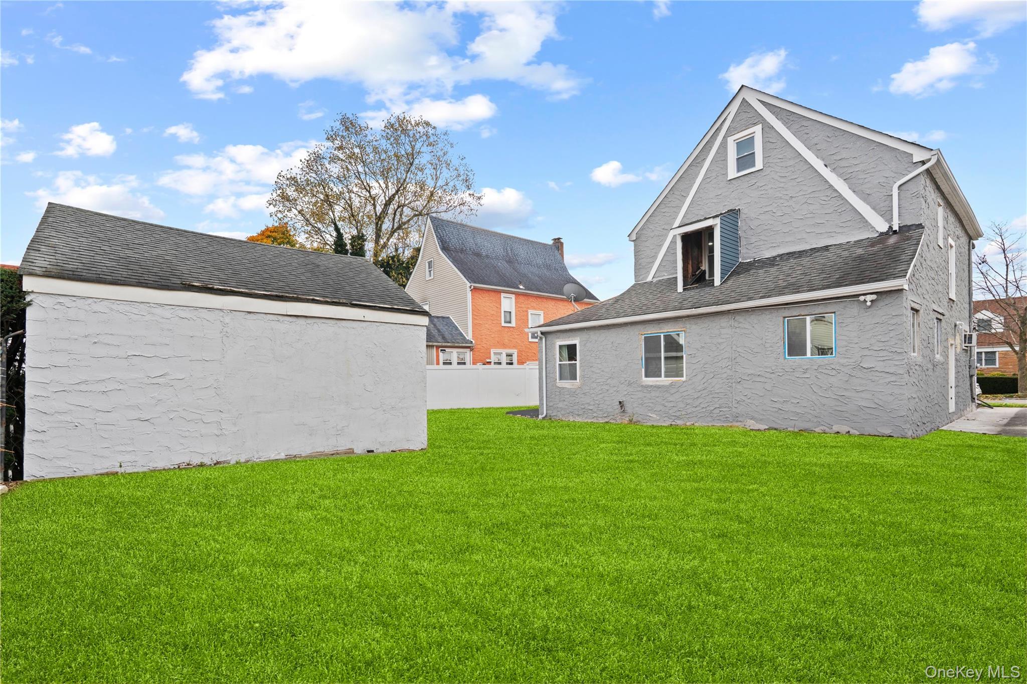 #3 photo, 28 Cornwall Lane, Hempstead , NY 11550