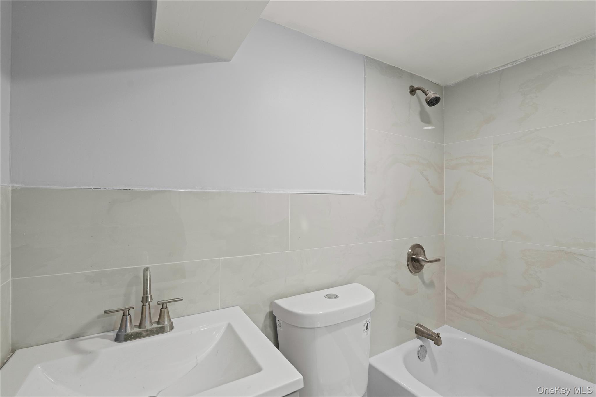 #7 photo, 28 Cornwall Lane, Hempstead , NY 11550