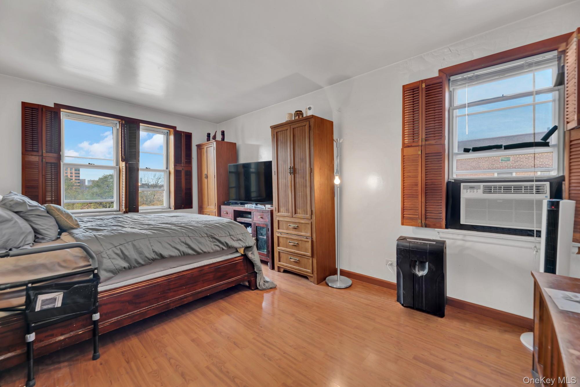 #11 photo, 800 Grand Concourse, Bronx , NY 10451