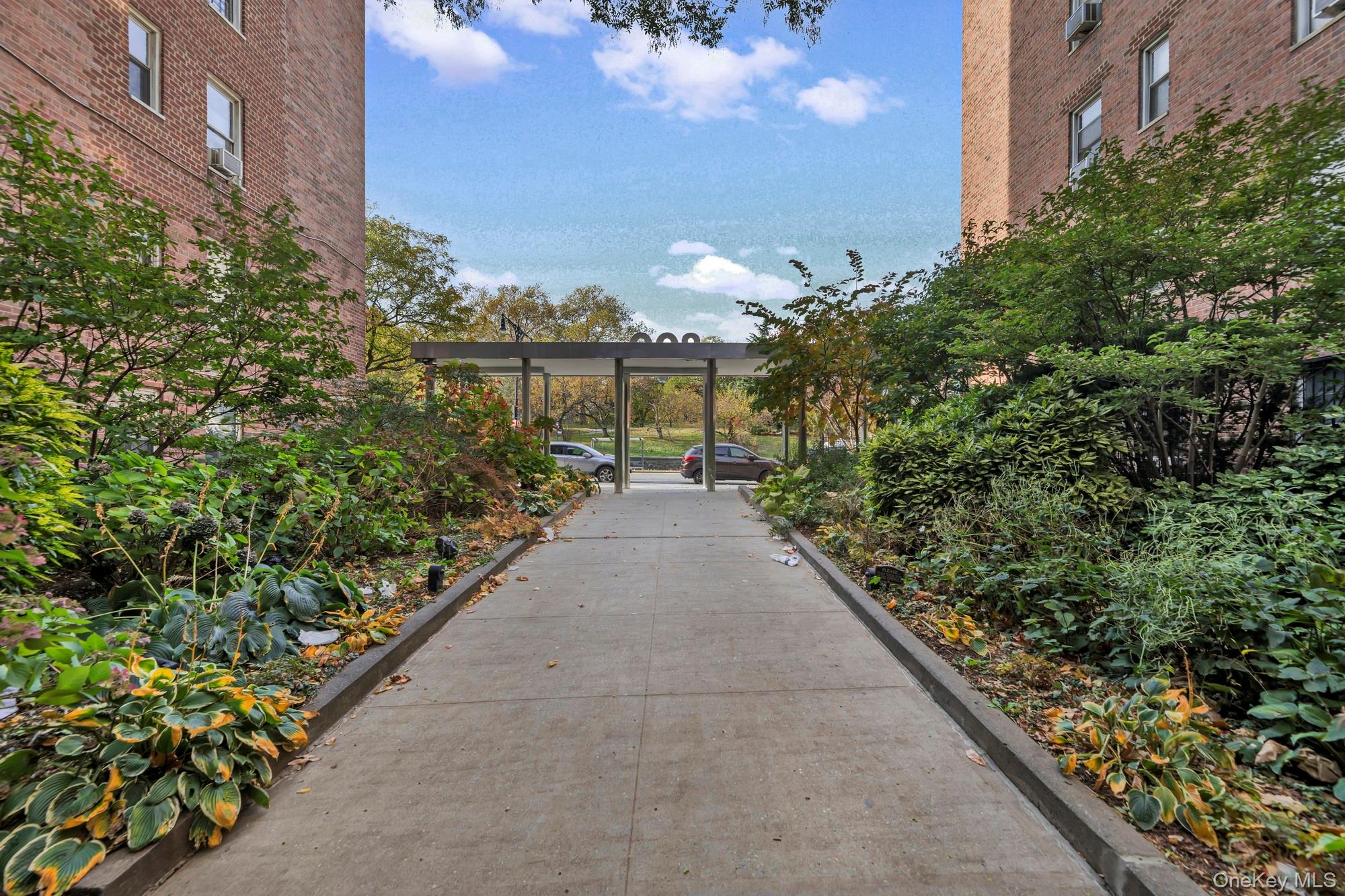 #17 photo, 800 Grand Concourse, Bronx , NY 10451