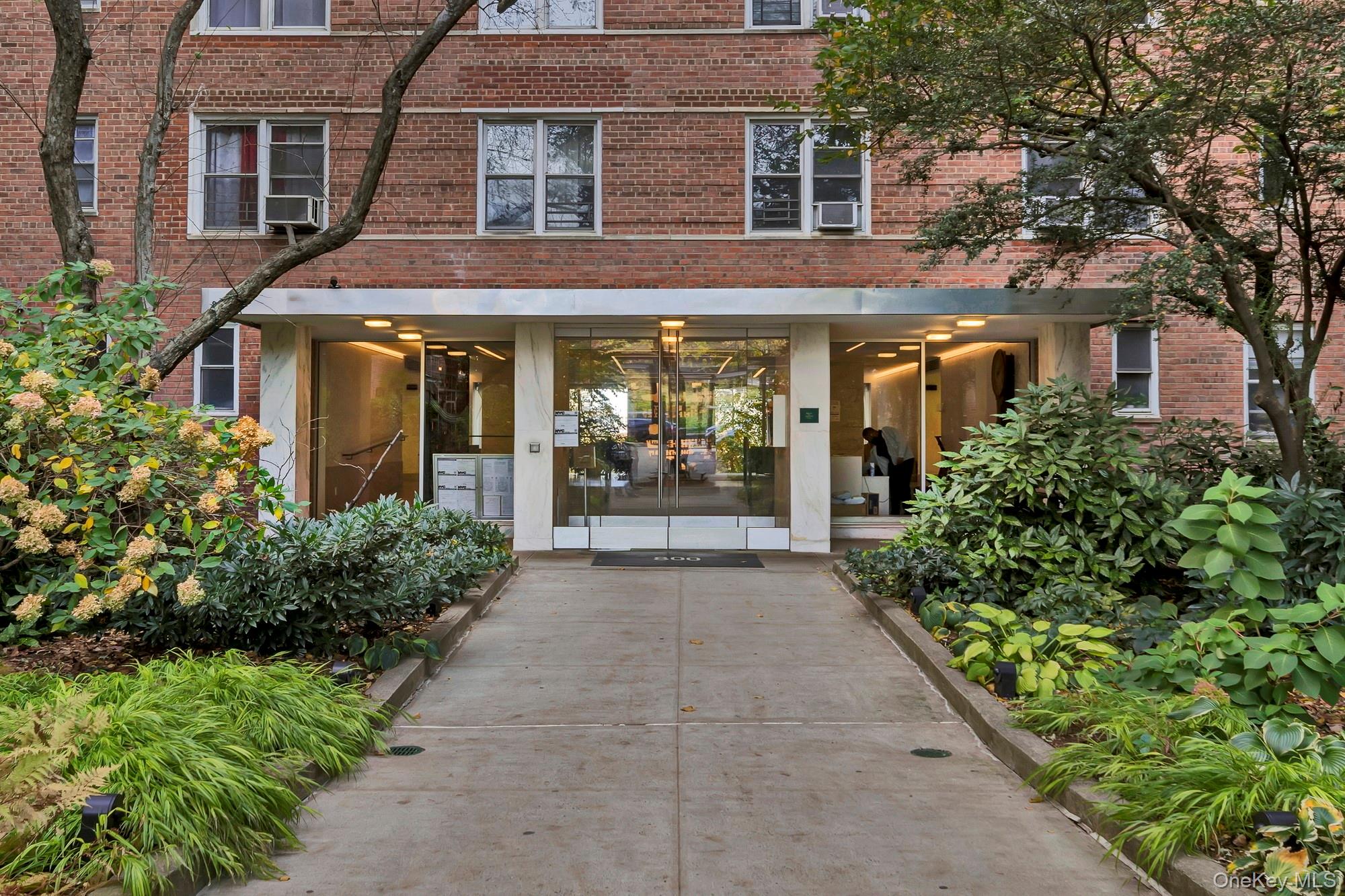 #18 photo, 800 Grand Concourse, Bronx , NY 10451