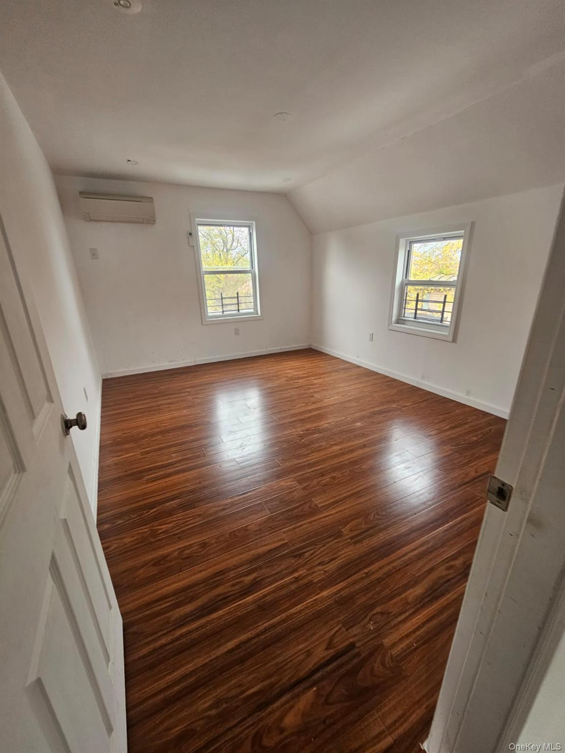 #3 photo, 3141 Kingsbridge Terrace, Bronx , NY 10463