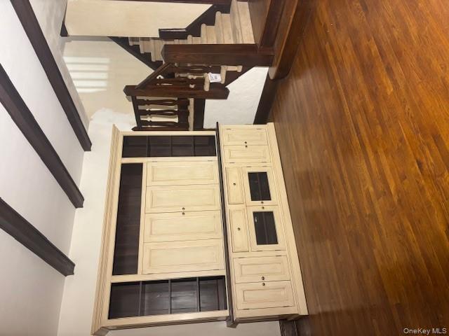 #4 photo, 404 Bauer Place, Mineola , NY 11501