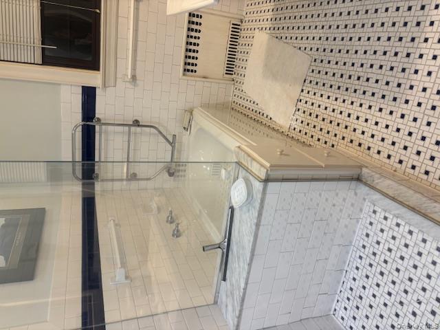 #6 photo, 404 Bauer Place, Mineola , NY 11501