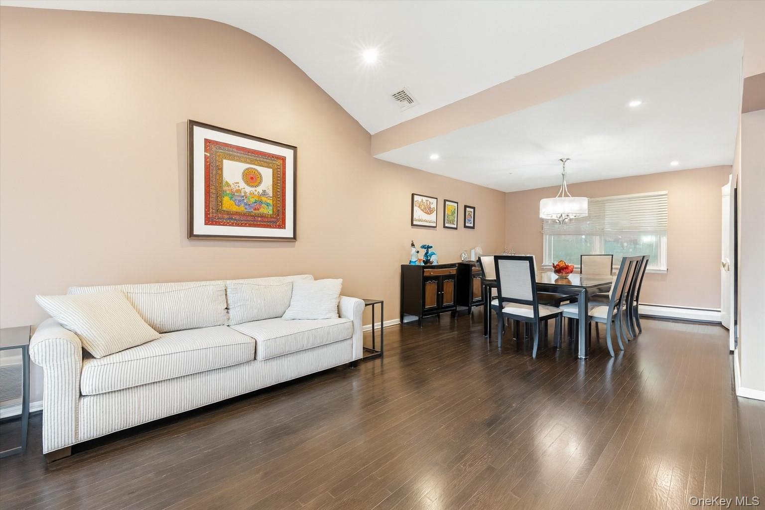 #4 photo, 686 Tanwood Drive, West Hempstead , NY 11552