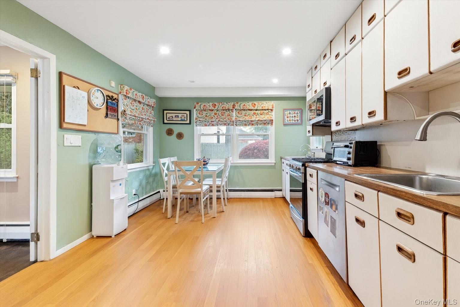 #5 photo, 686 Tanwood Drive, West Hempstead , NY 11552