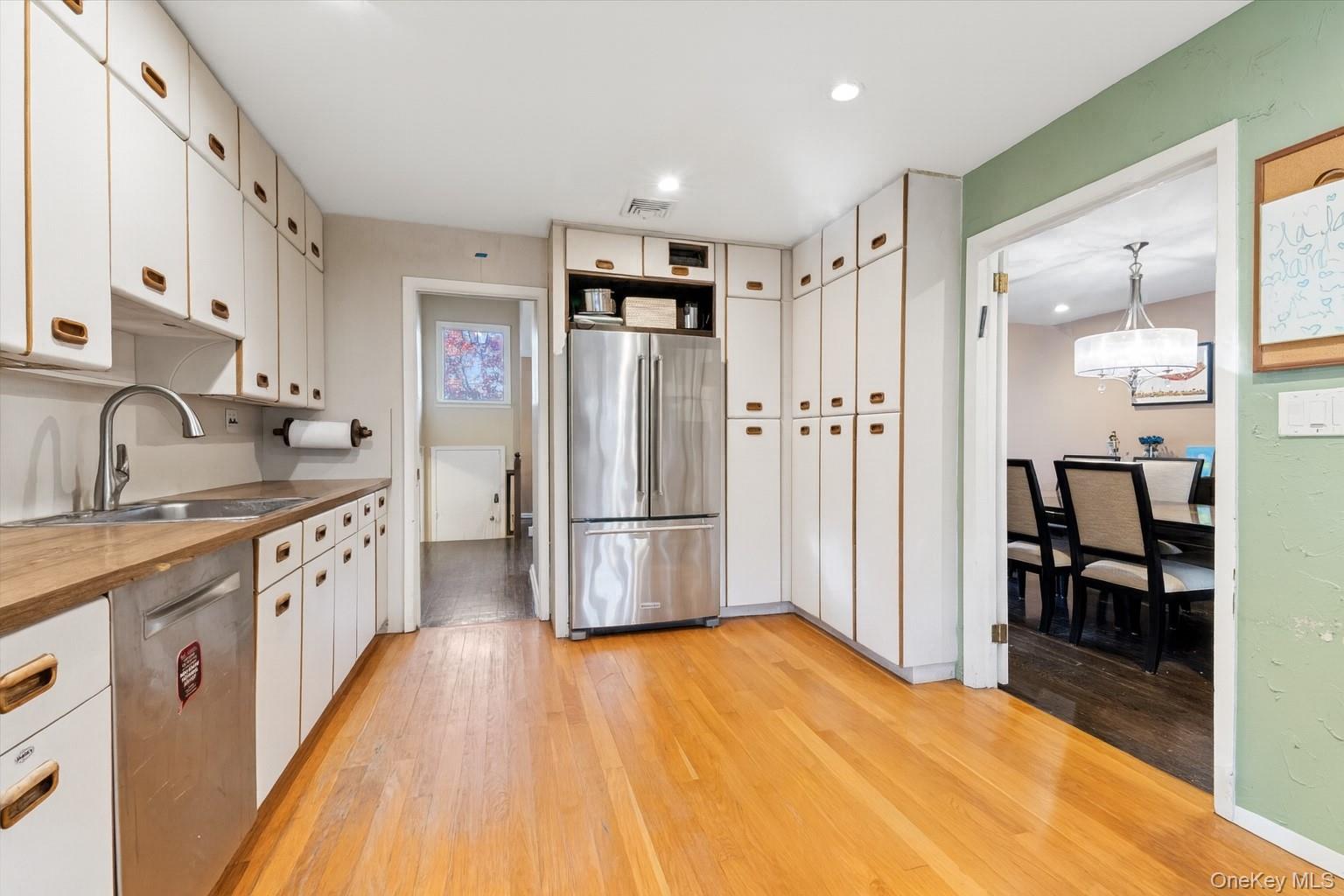 #7 photo, 686 Tanwood Drive, West Hempstead , NY 11552