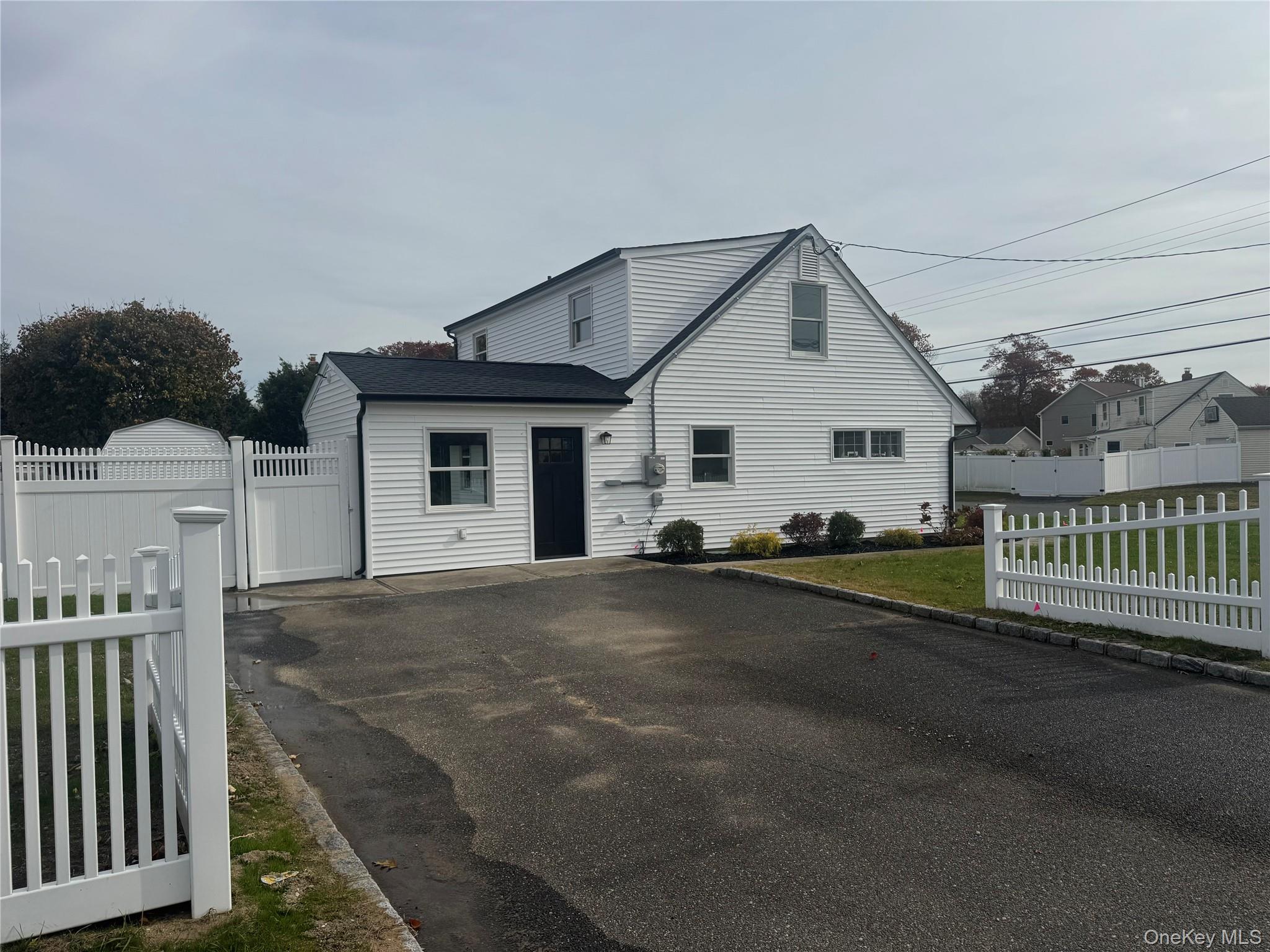#1 photo, 10 Vermont Street, Lindenhurst , NY 11757