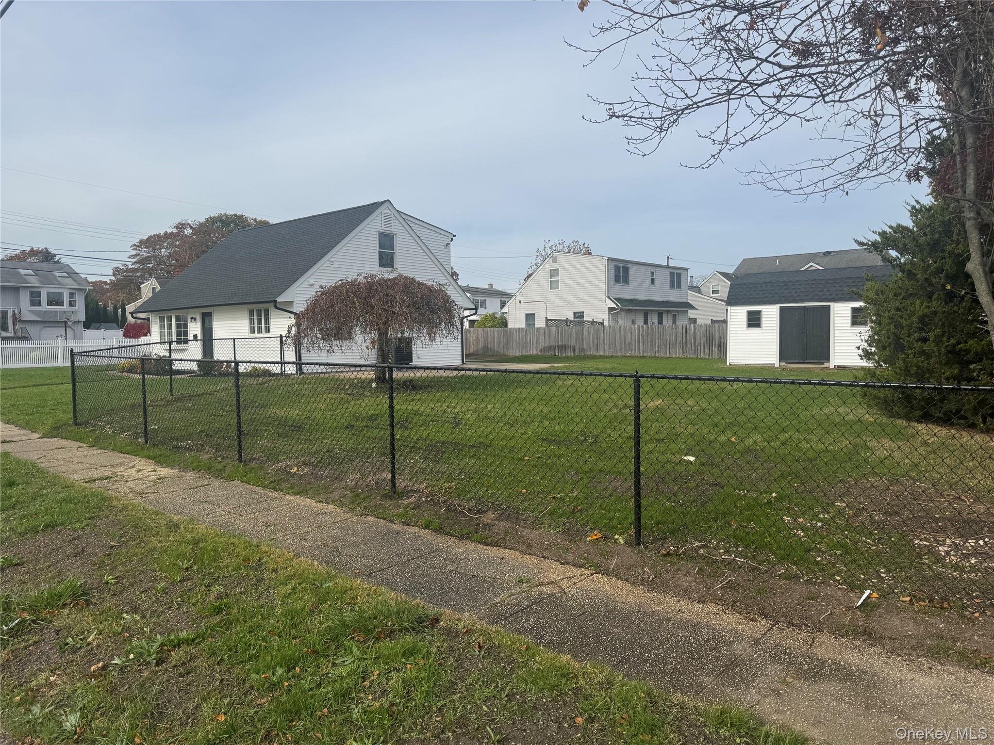 #2 photo, 10 Vermont Street, Lindenhurst , NY 11757