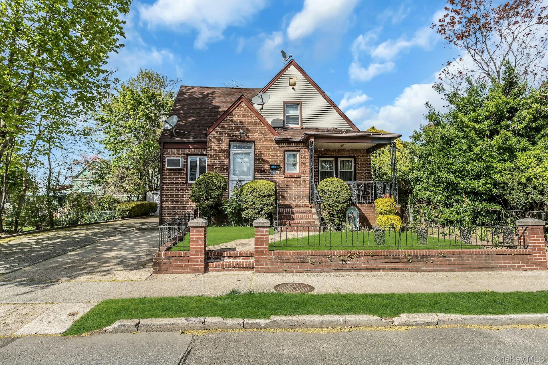 #1 photo, 33 Cleveland Street, Valley Stream , NY 11580