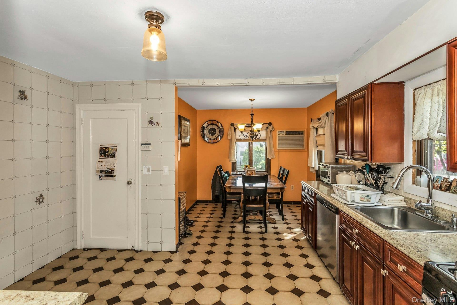 #5 photo, 33 Cleveland Street, Valley Stream , NY 11580