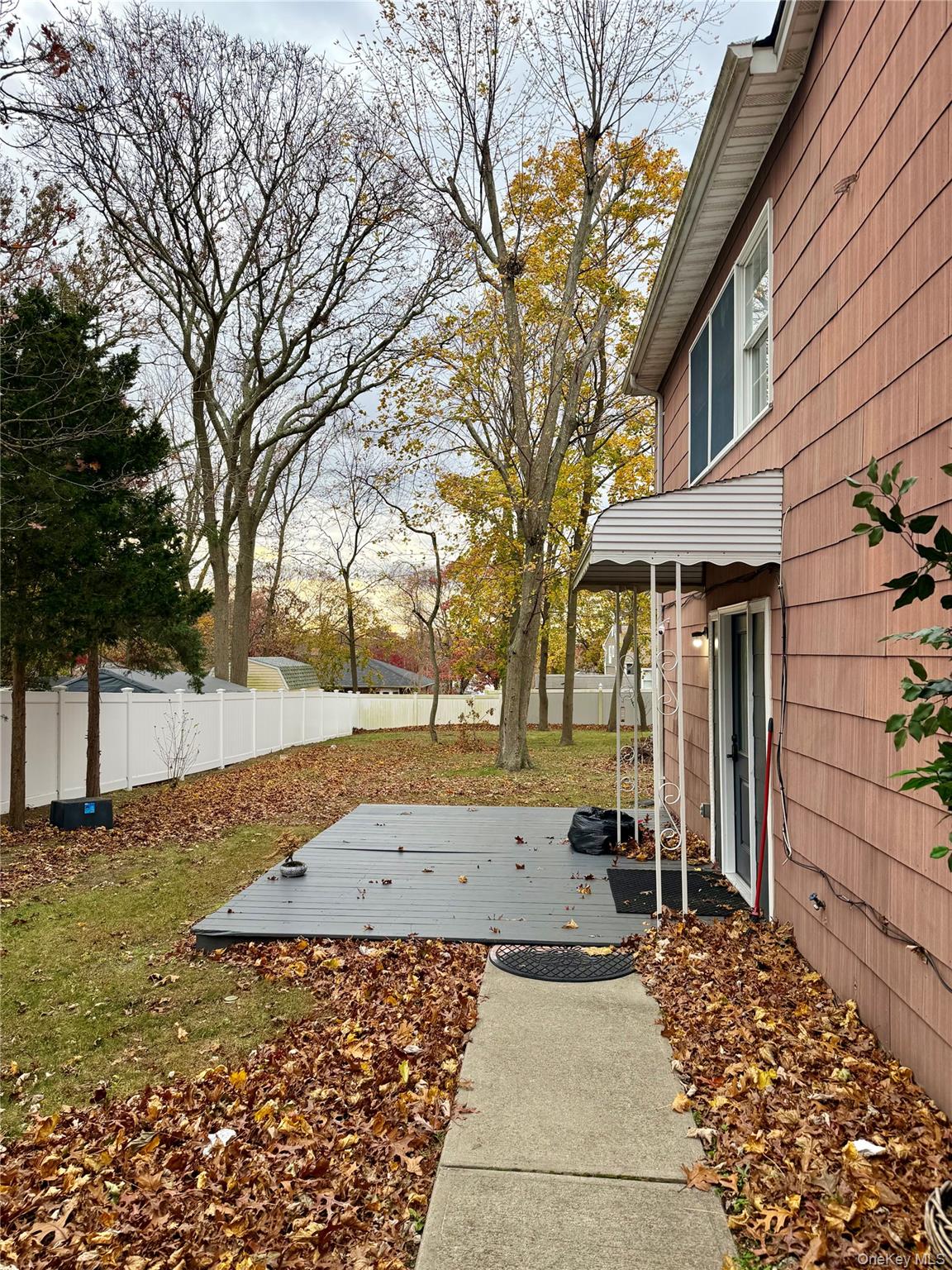 #18 photo, 28 Urban Drive, サフォーク郡 Selden , NY 11784