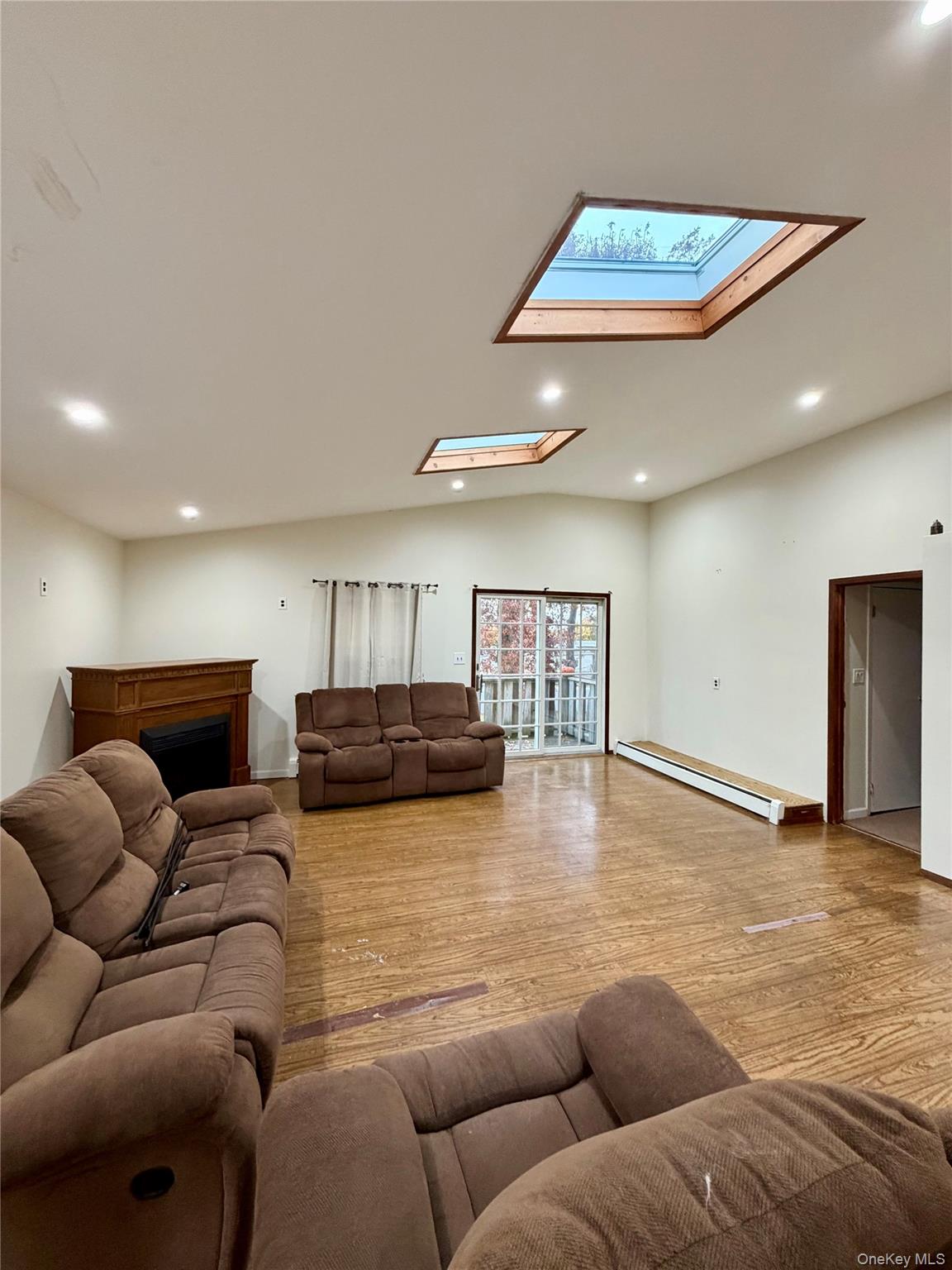 #6 photo, 28 Urban Drive, サフォーク郡 Selden , NY 11784