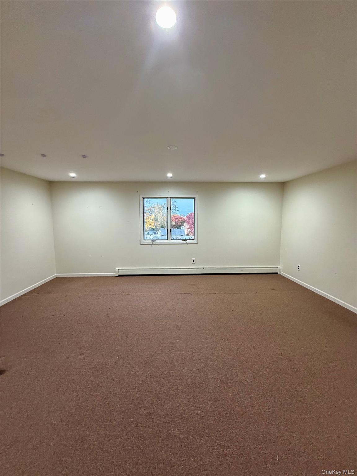 #8 photo, 28 Urban Drive, サフォーク郡 Selden , NY 11784