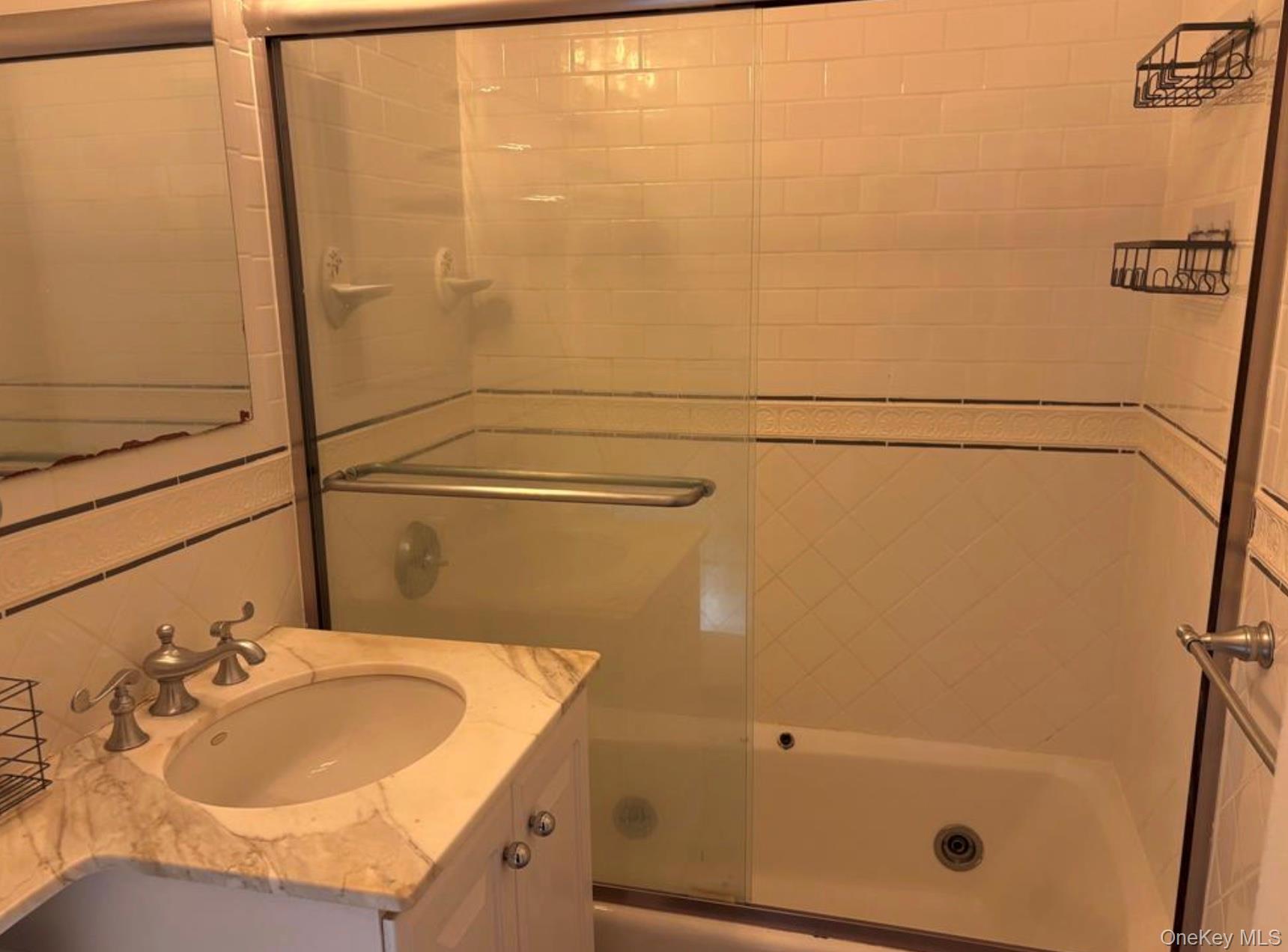 #5 photo, 43-25 Douglaston Parkway, Douglaston , NY 11363