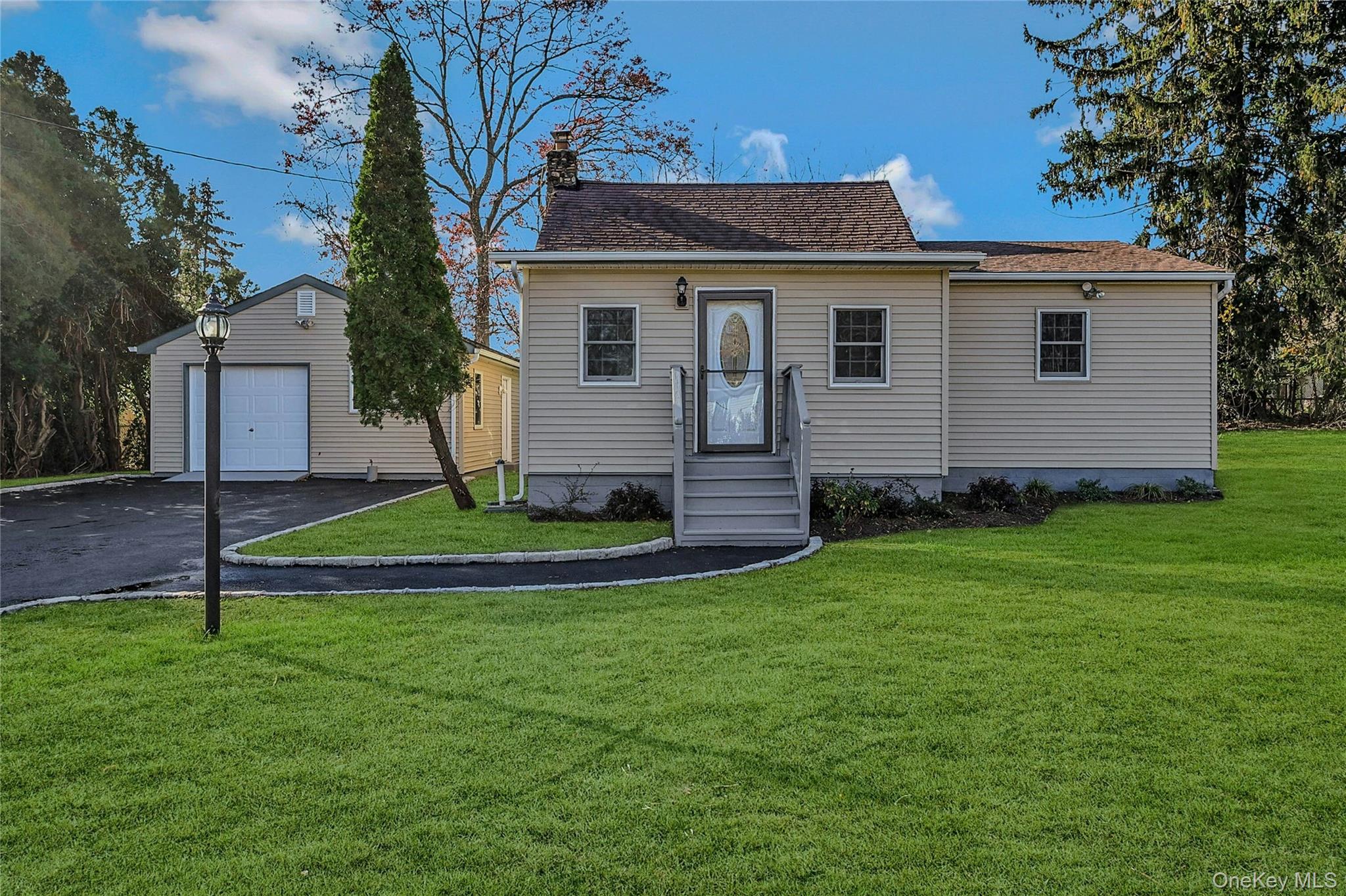 #3 photo, 8 Pansy Road, Rocky Point , NY 11778