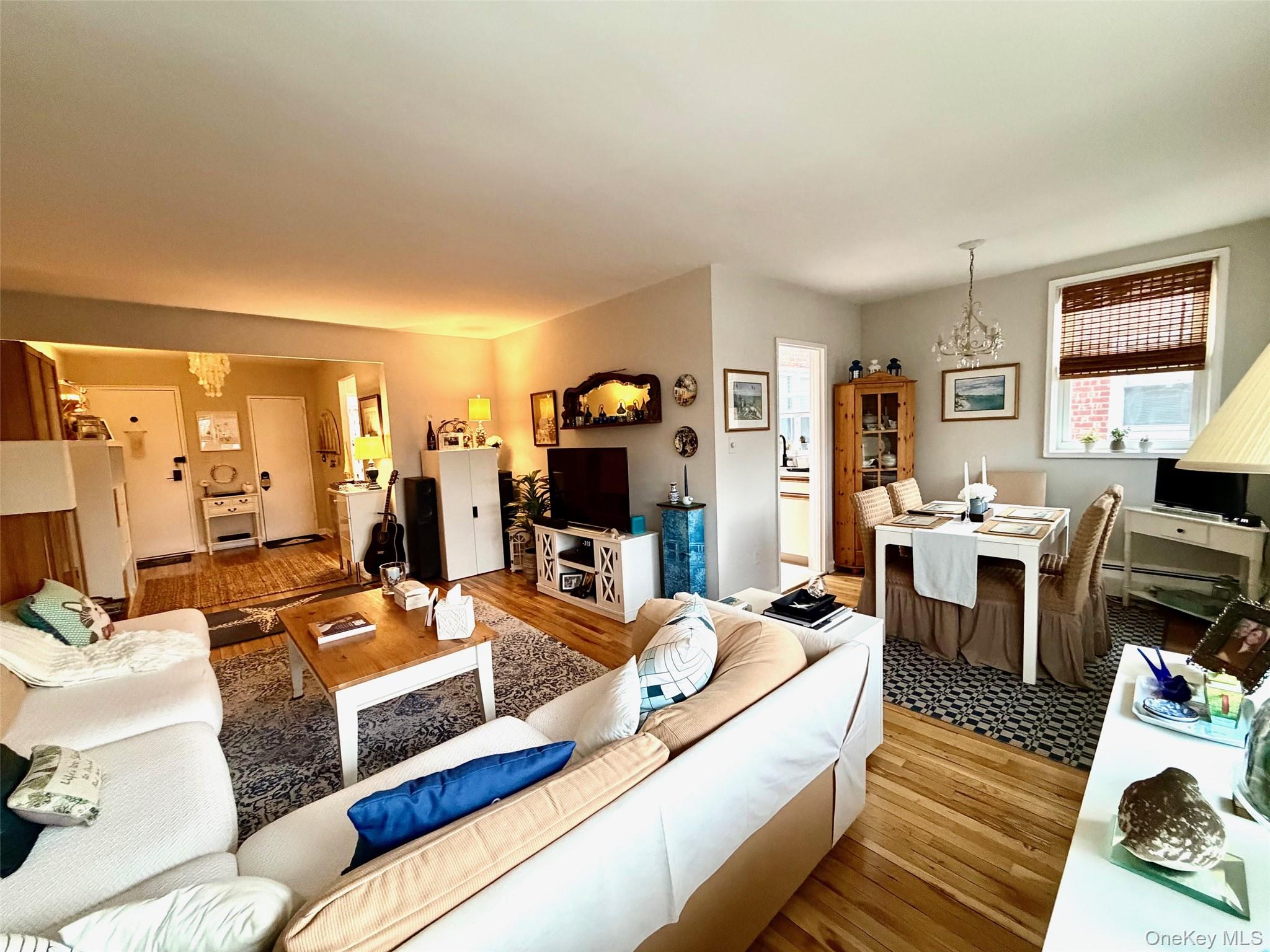 #5 photo, 280 Atlantic Avenue, East Rockaway , NY 11518