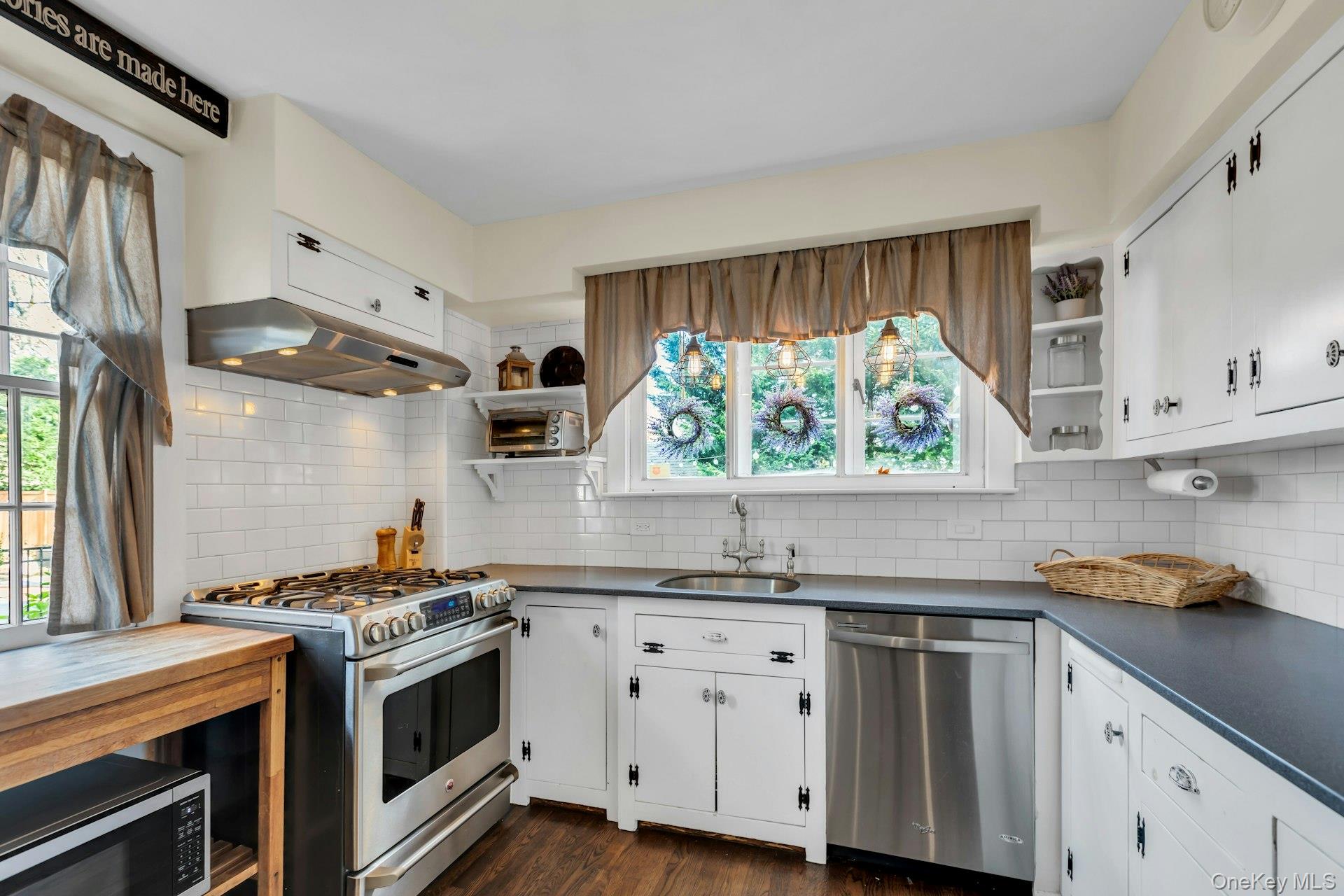 #14 photo, 105 Academy Street, Bayport , NY 11705