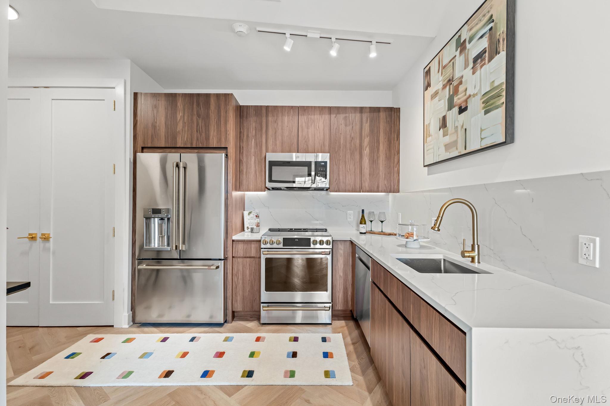 #7 photo, 100 E Putnam Avenue, Call Listing Agent , CT 06807