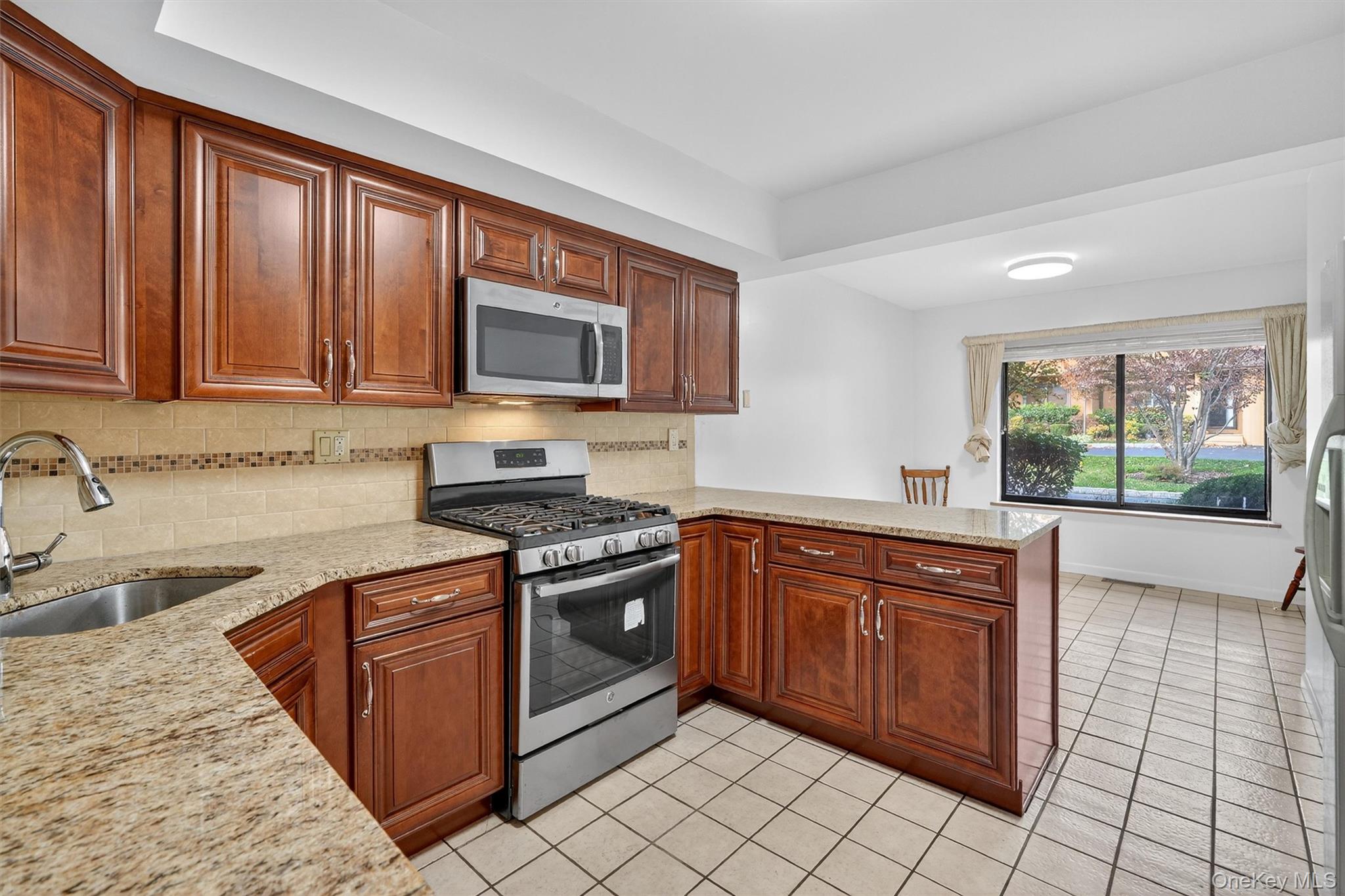 #11 photo, 200 California Road, Bronxville , NY 10708