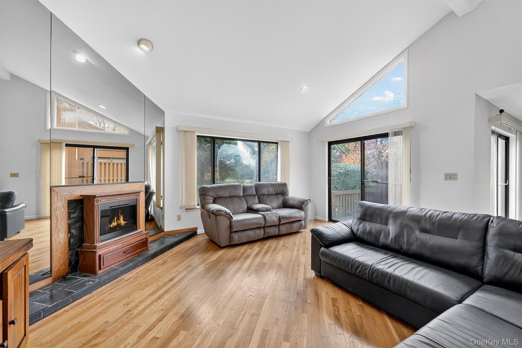 #20 photo, 200 California Road, Bronxville , NY 10708