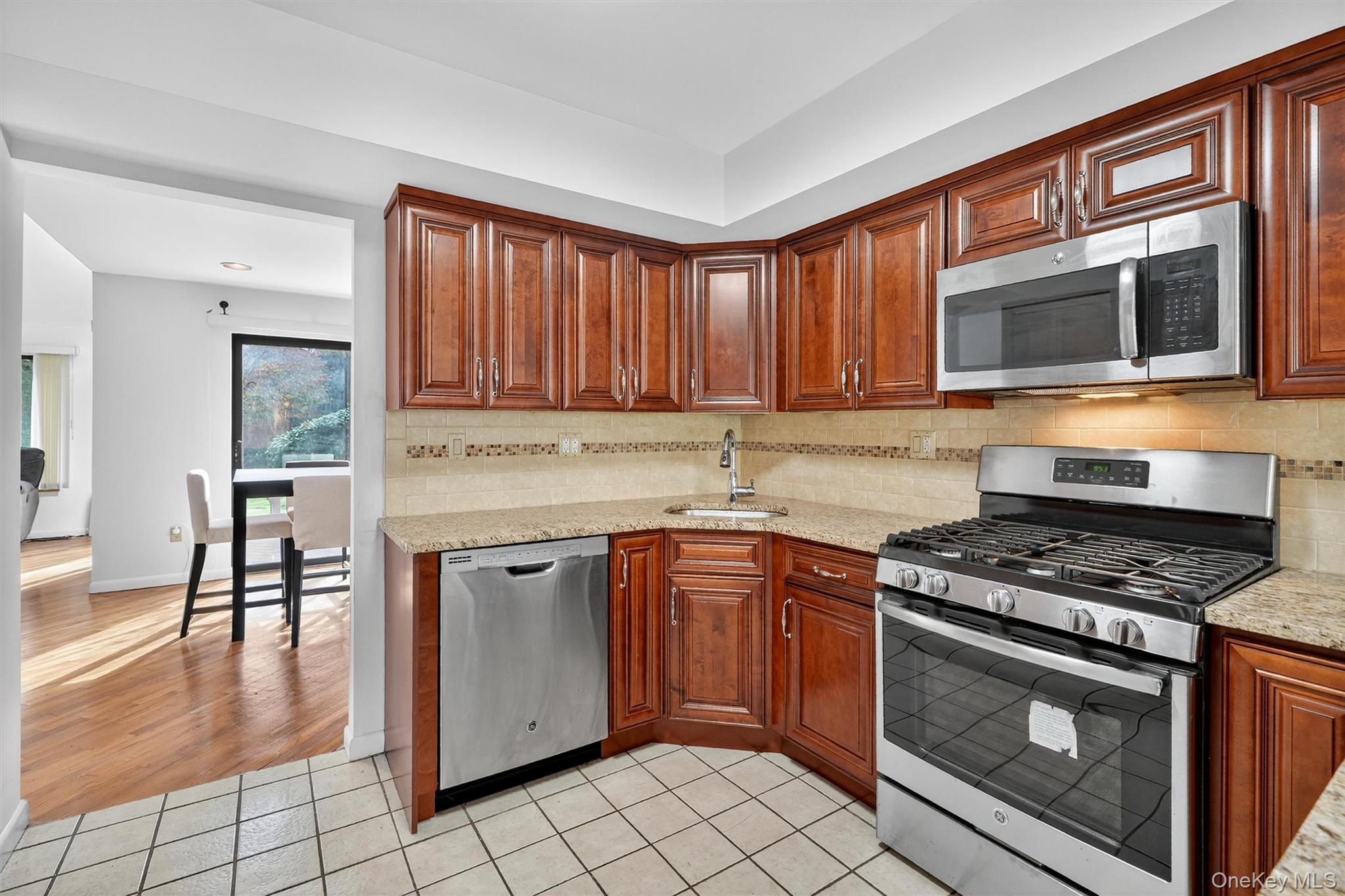 #9 photo, 200 California Road, Bronxville , NY 10708