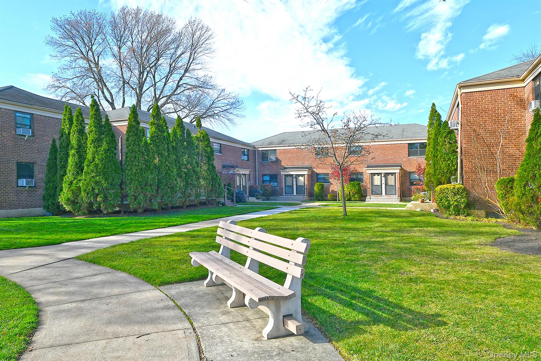 #16 photo, 219-07 74th Avenue, קווינס Oakland Gardens , NY 11364