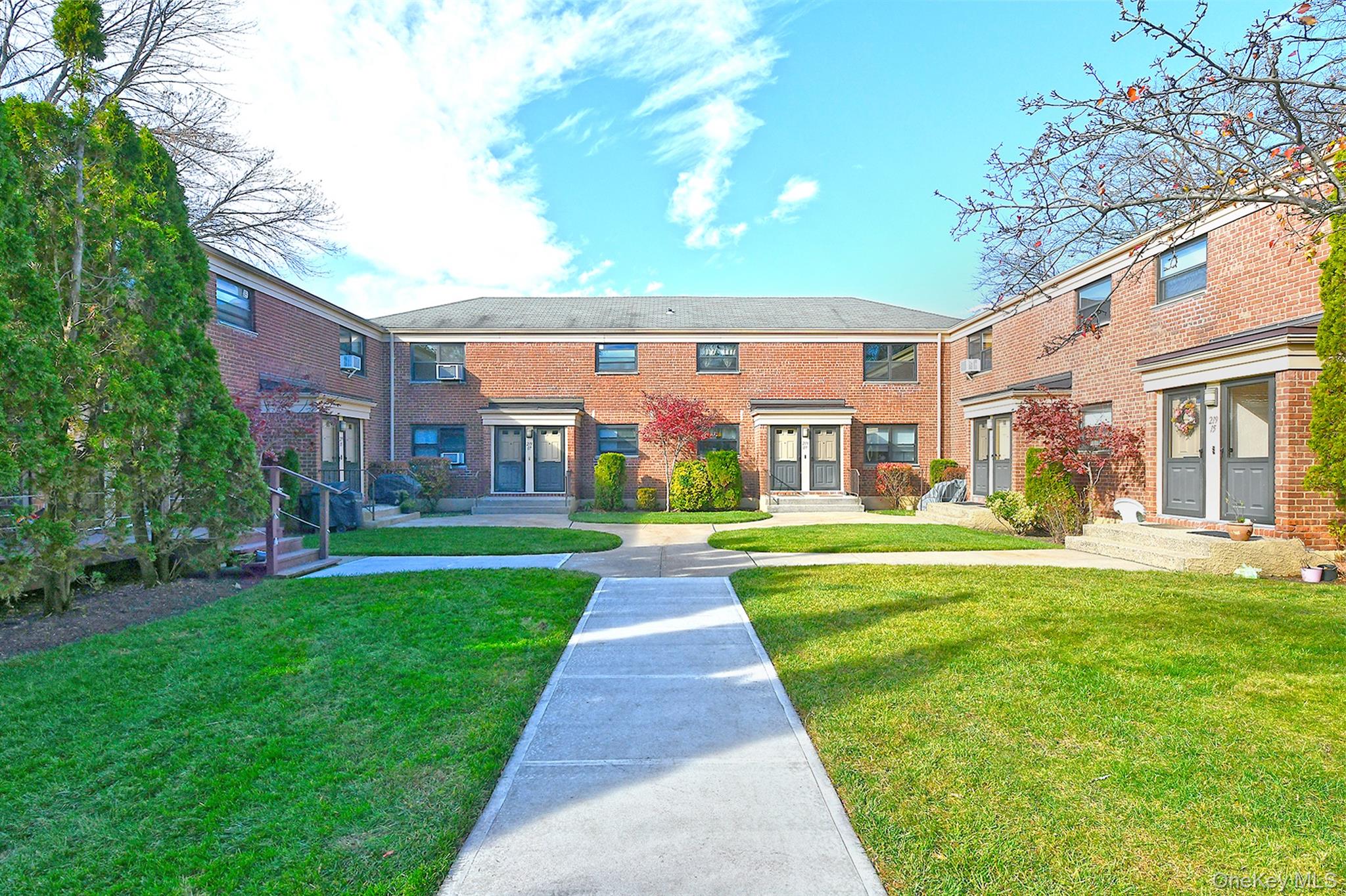 #17 photo, 219-07 74th Avenue, קווינס Oakland Gardens , NY 11364