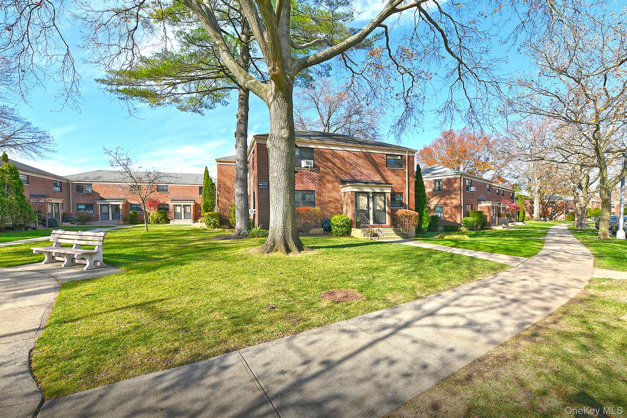 #18 photo, 219-07 74th Avenue, קווינס Oakland Gardens , NY 11364