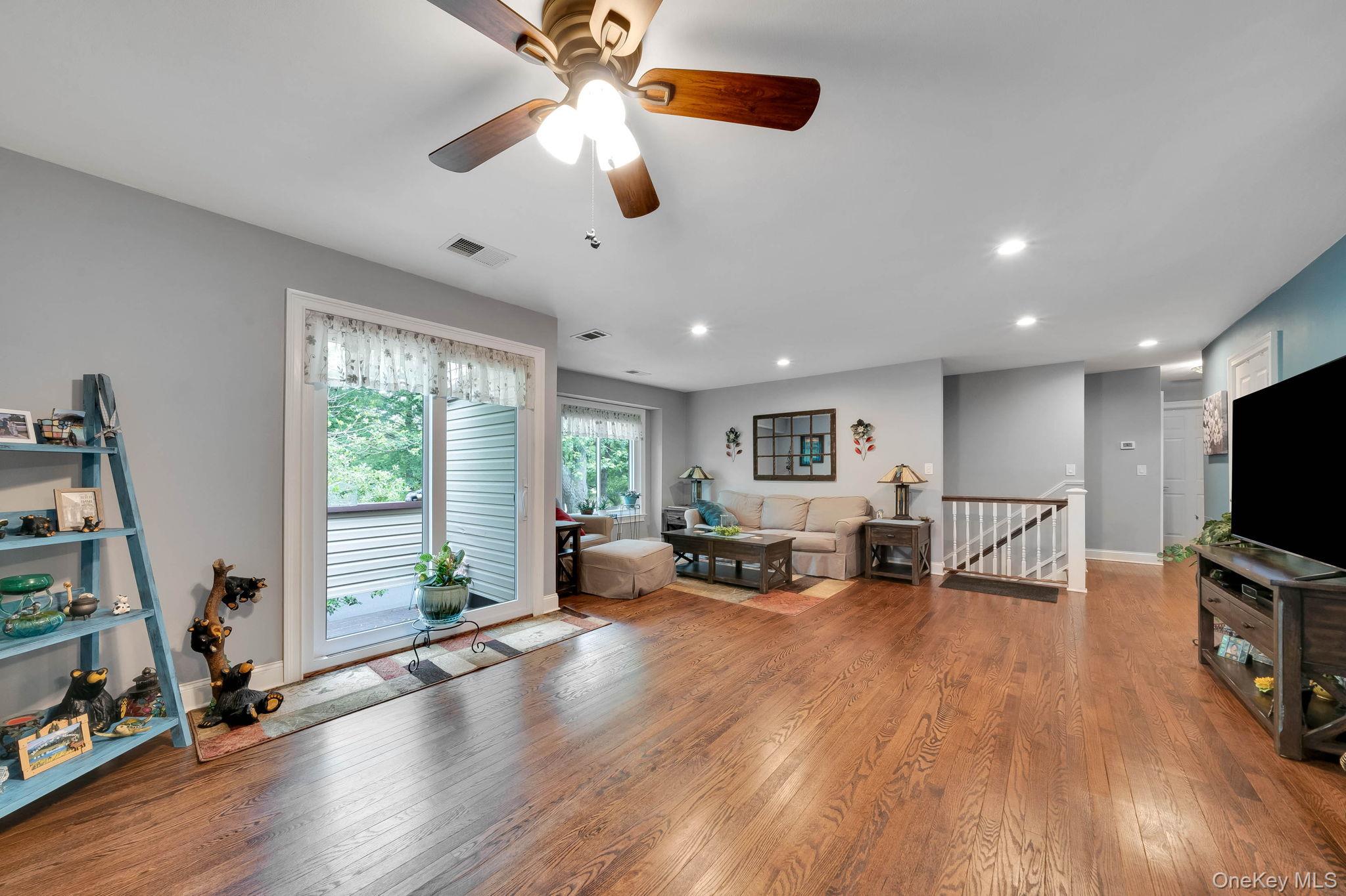 #10 photo, 124 Birchwood Road, Coram , NY 11727