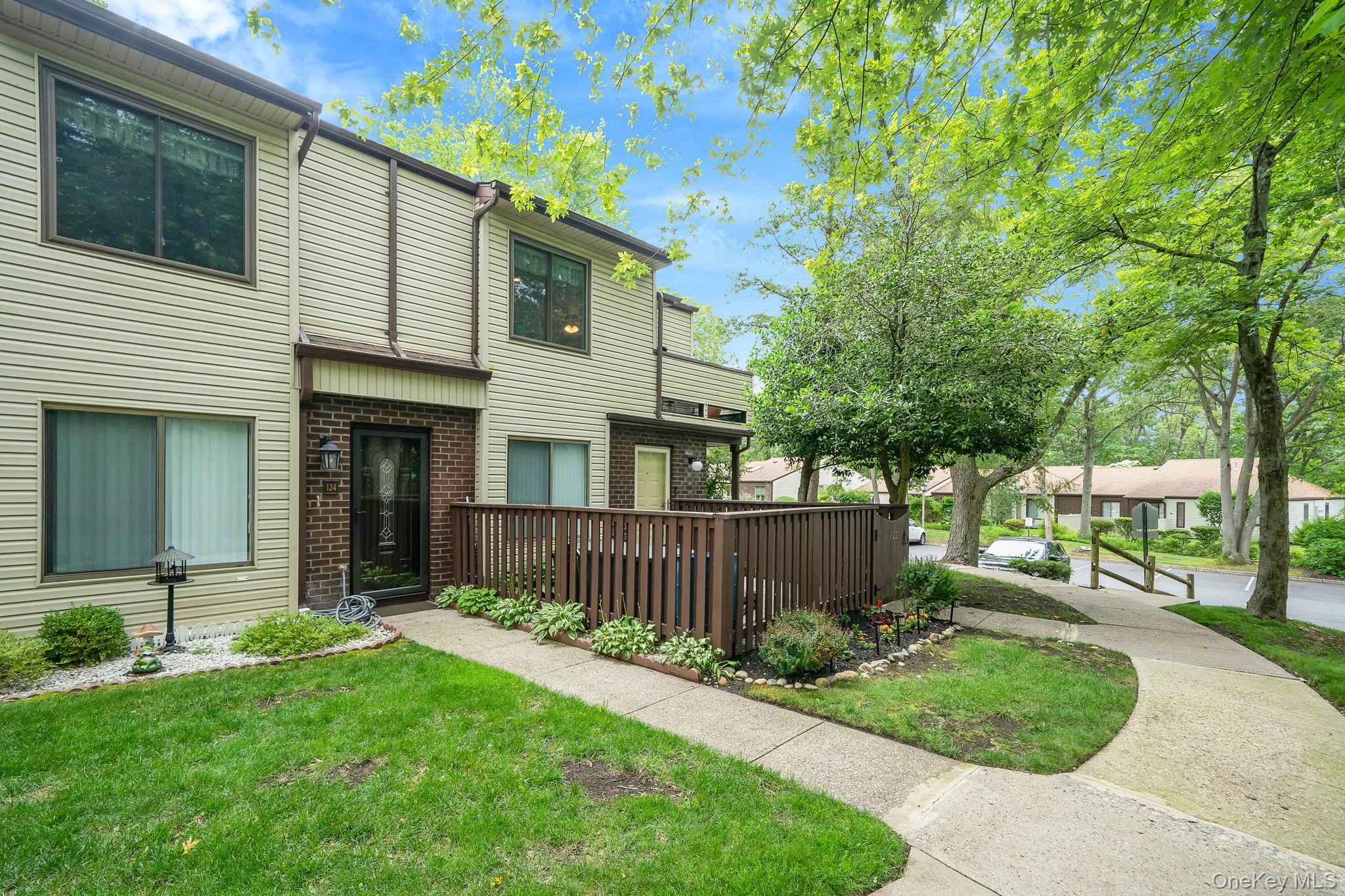 #4 photo, 124 Birchwood Road, Coram , NY 11727