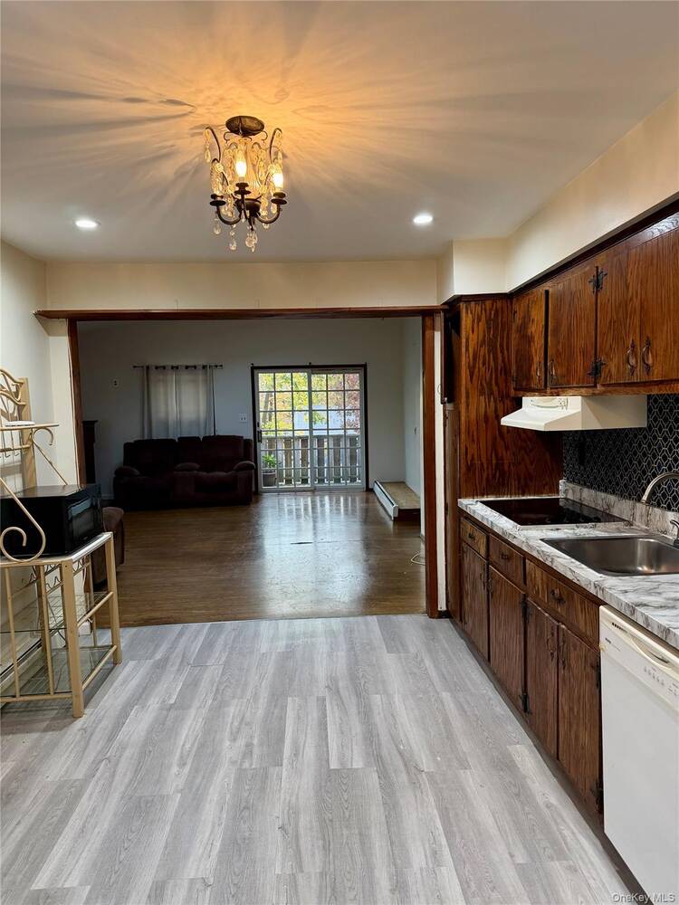 #2 photo, 28 Urban Drive, サフォーク郡 Selden , NY 11784