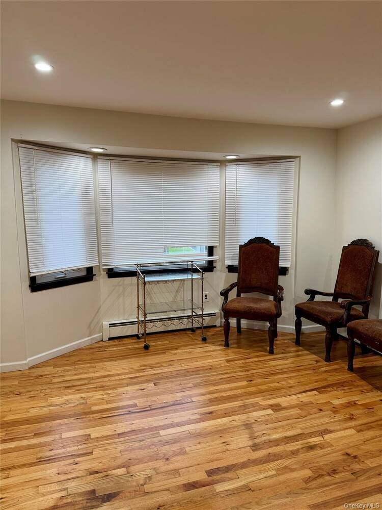 #3 photo, 28 Urban Drive, サフォーク郡 Selden , NY 11784