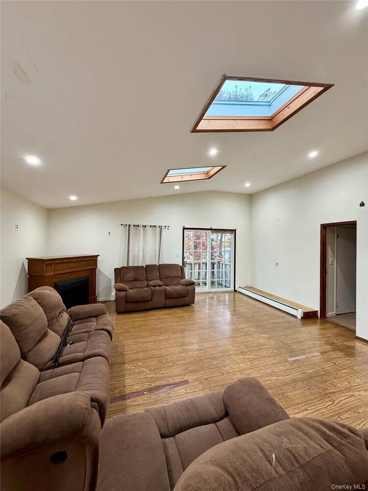 #5 photo, 28 Urban Drive, サフォーク郡 Selden , NY 11784